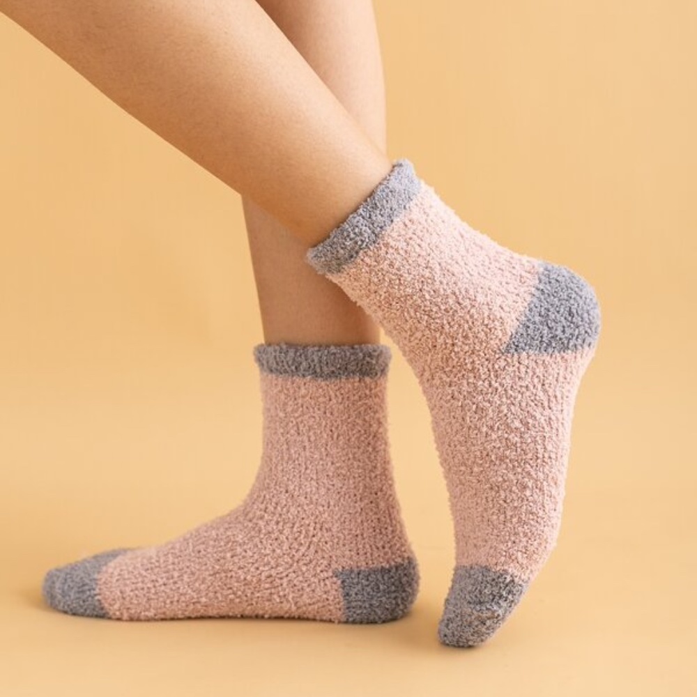 Cozy Fuzzy Socks 5 pack Set Minimalist - Picture 4 of 5
